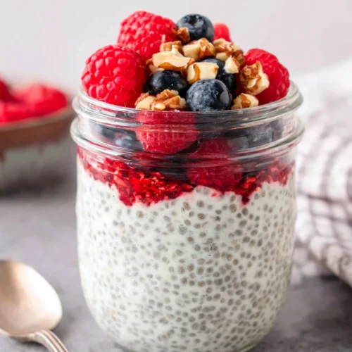 High Protein Chia Pudding: A Delicious and Nutritious Breakfast 1 High protein chia pudding with berries and nuts.
