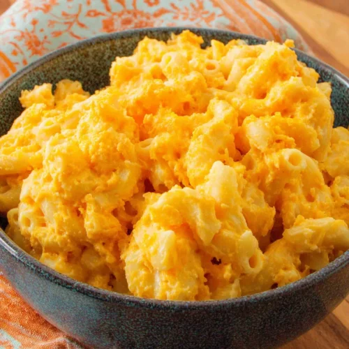 Crock Pot Mac and Cheese: An Indulgent Family Favorite 1 Creamy crock pot mac and cheese dish.
